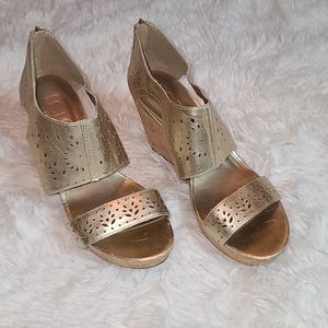 Elegant Gold Wedge Sandals